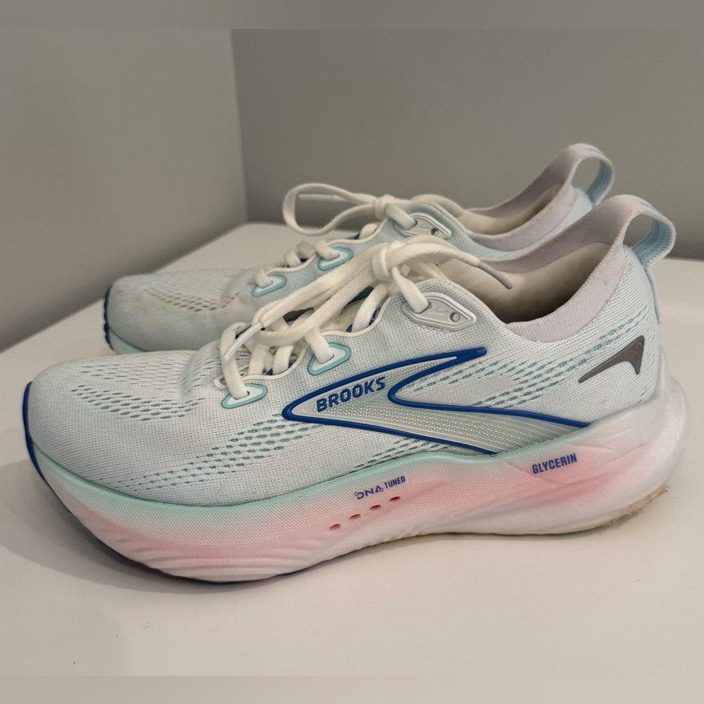 Brooks Glycerin 22 Sz 6.5 B white/pink/blue Running Shoe